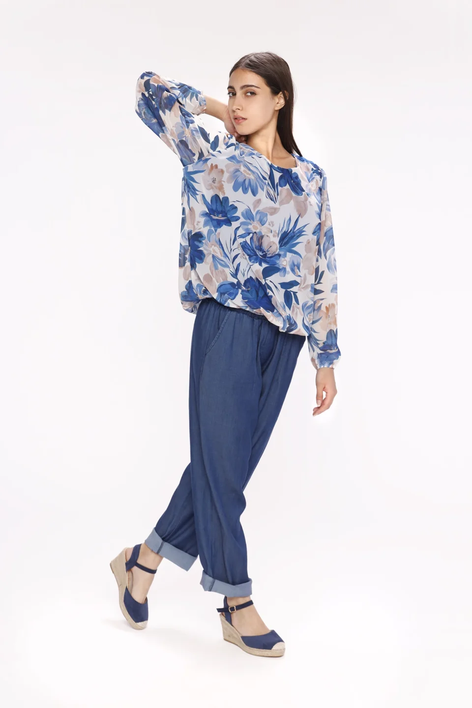 BLUSA fantasia di fiori con scollo a giro ed elegante piega sul davanti ONEWORLD HYBRID